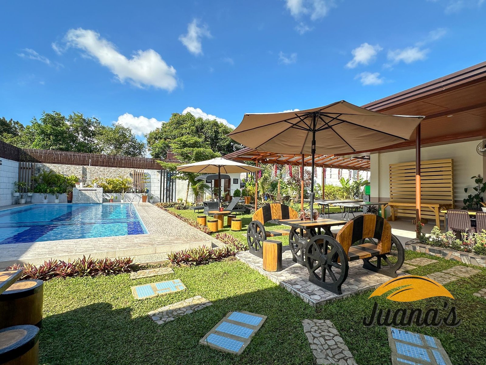 Juana's Private Resort Pool & Garden